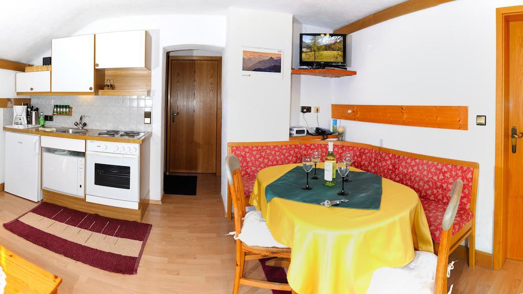 Haus Steinroeschen Apartment Seefeld in Tirol Bilik gambar