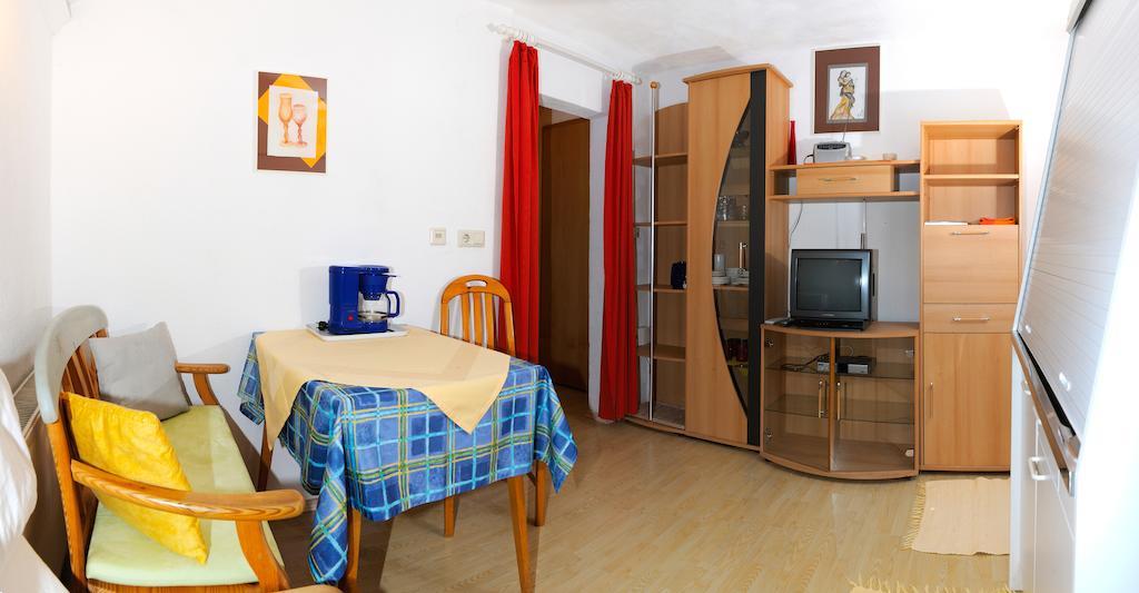 Haus Steinroeschen Apartment Seefeld in Tirol Bilik gambar