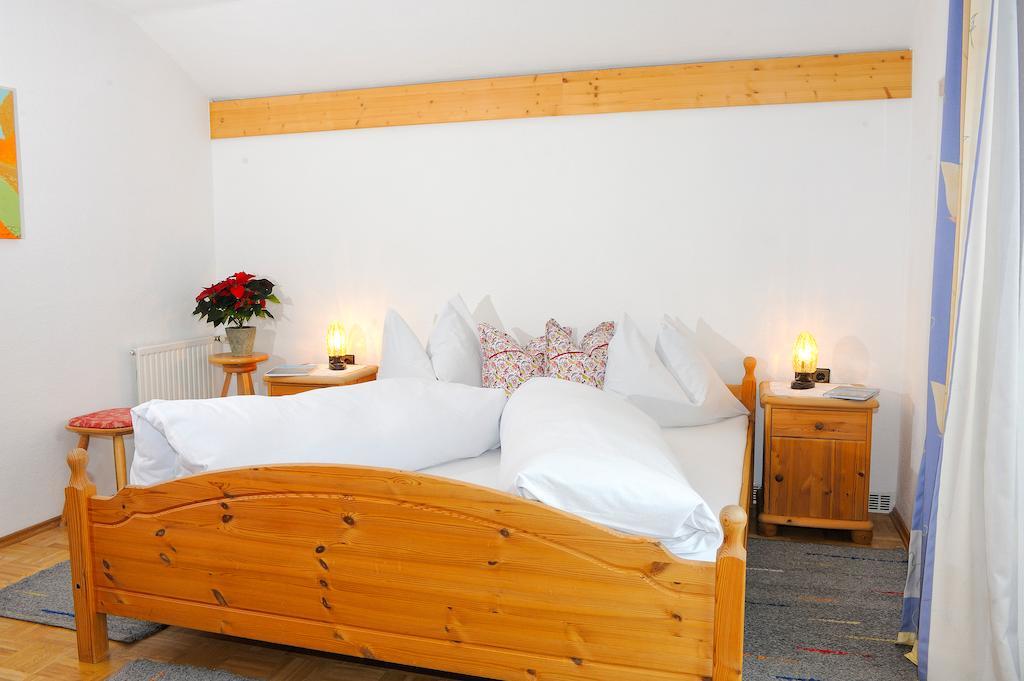 Haus Steinroeschen Apartment Seefeld in Tirol Bilik gambar